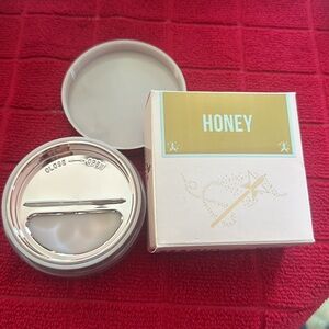 Jeffree Star Magic Star Setting Powder in Honey